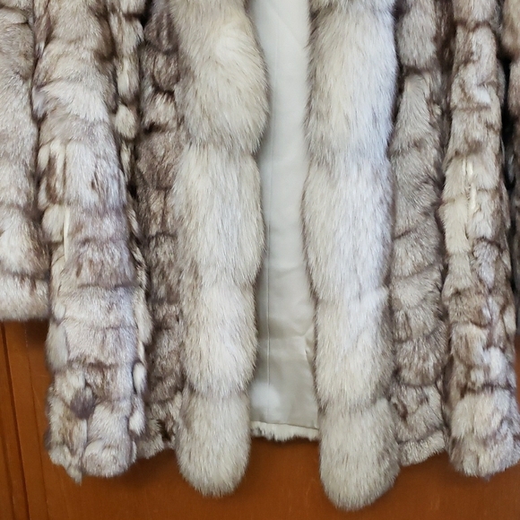 FOX Fur Coat - Picture 3 of 4